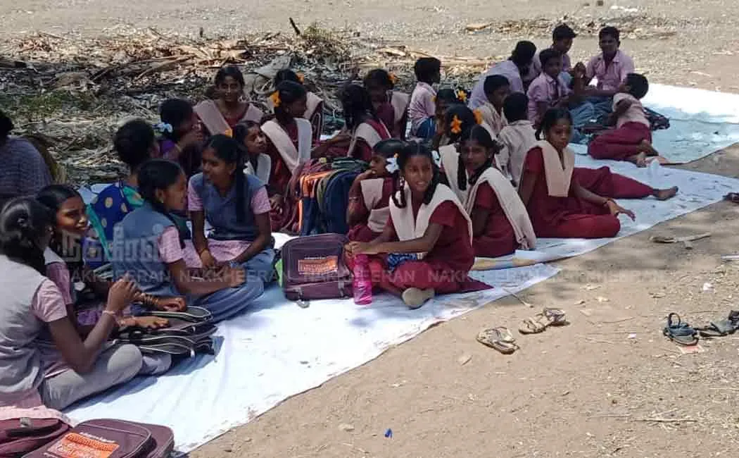 students protest against tasmac wine shop