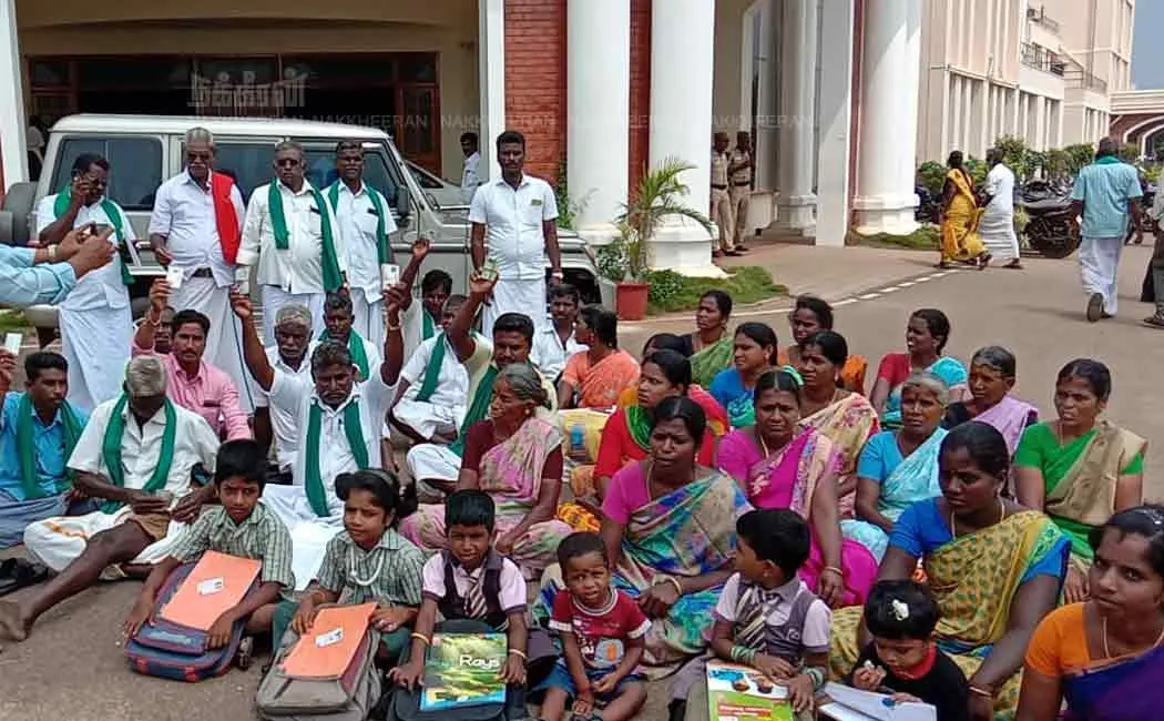melaiyur village people protest in collector office