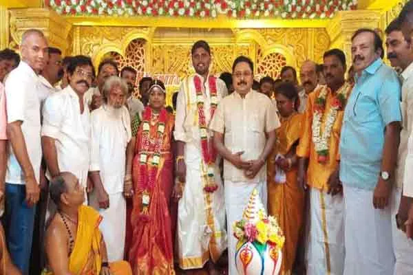 ttv dinakaran talks about edappadi palaniswami at trichy marriage function