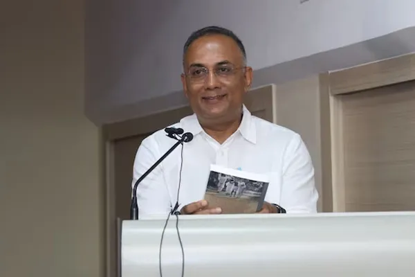  karnataka congress miniter spoke about savarkar its comes controversy