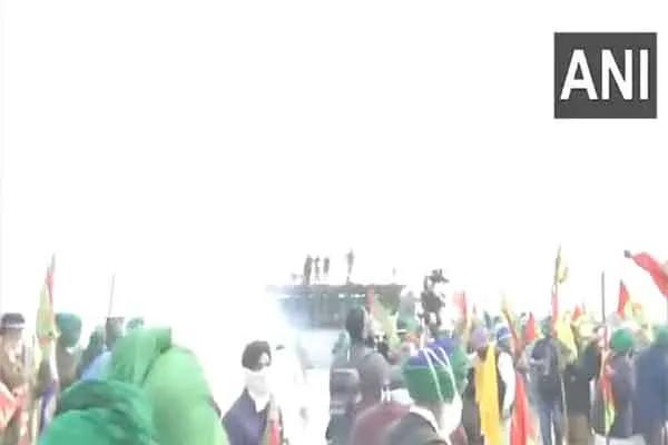 Farmers who came to the field The police threw smoke again