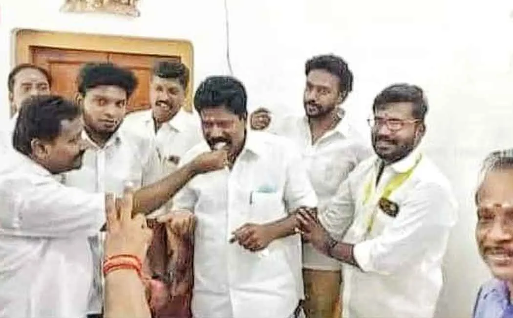 Former Union Secretary feeds cake to Central District Secretary... tough debate happen between two teams