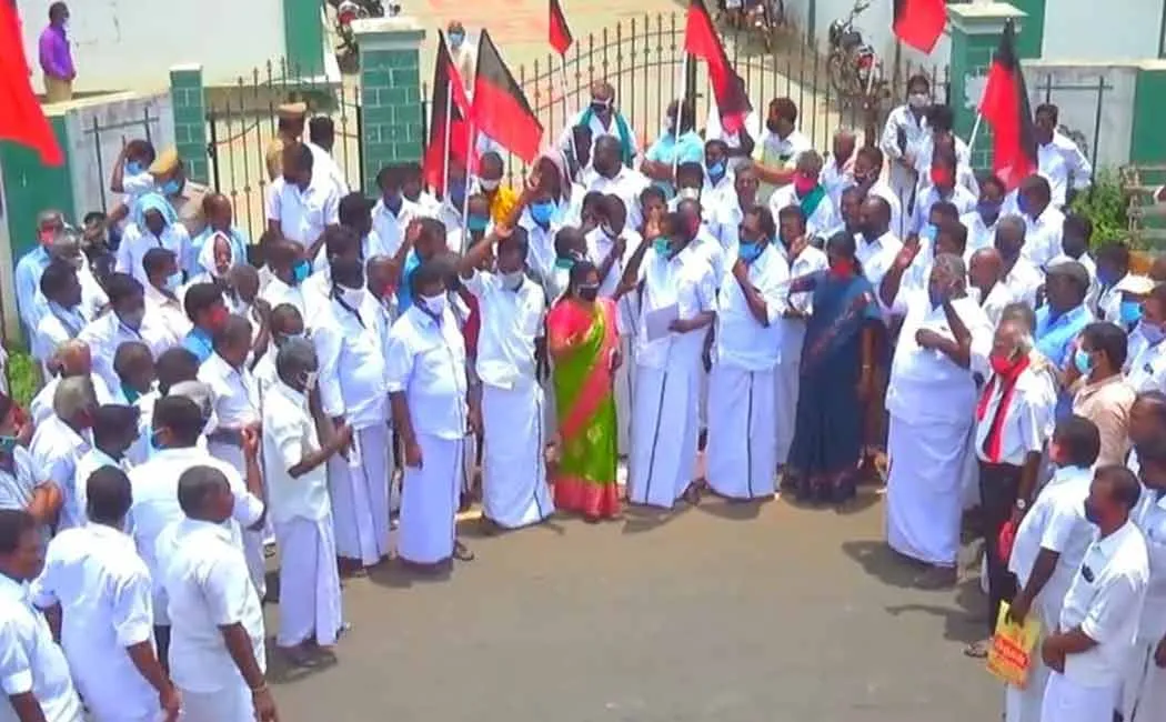 DMK farmers wing protest 