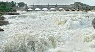  Flood warning to 11 districts