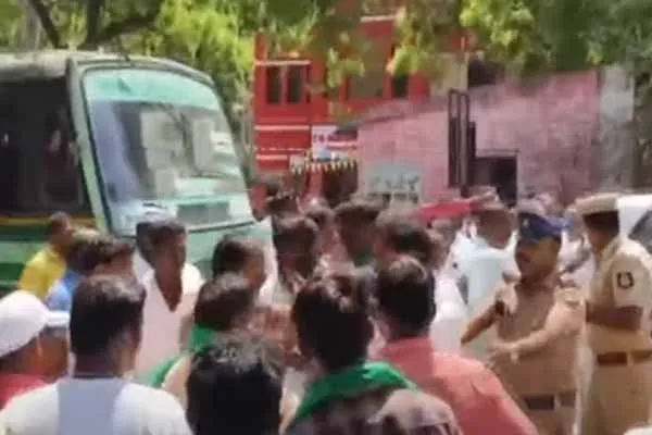 Sudden issue between ADMK and ntk
