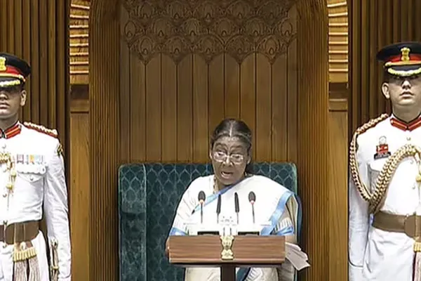 Opposition parties strongly protest on President's Speech in Lok Sabha