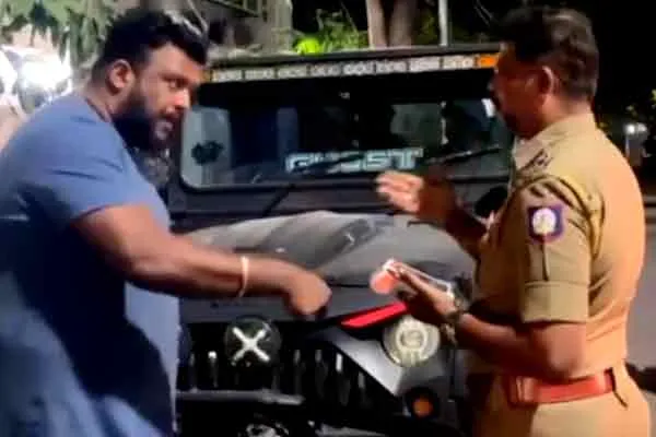 trafic police versus car driver inciednt due analyiser problem 