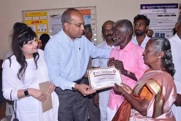 An elderly couple who acted astutely Railway officer who went home and appreciated