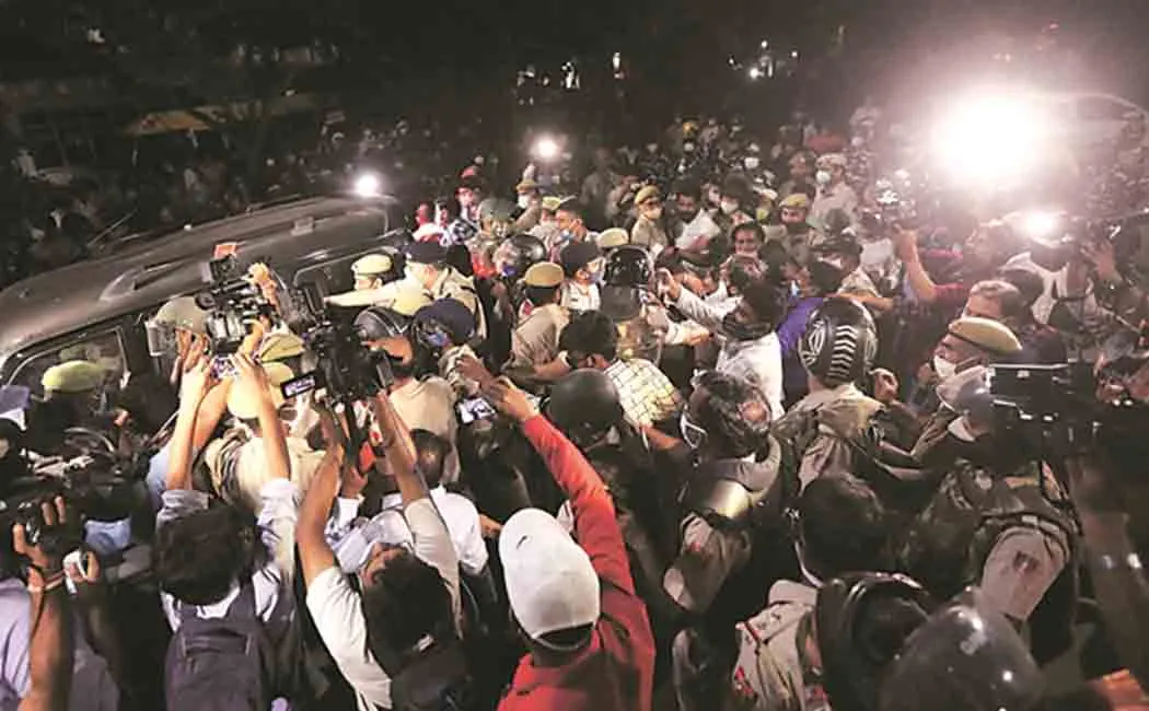 hathras girl funeral done in midnight