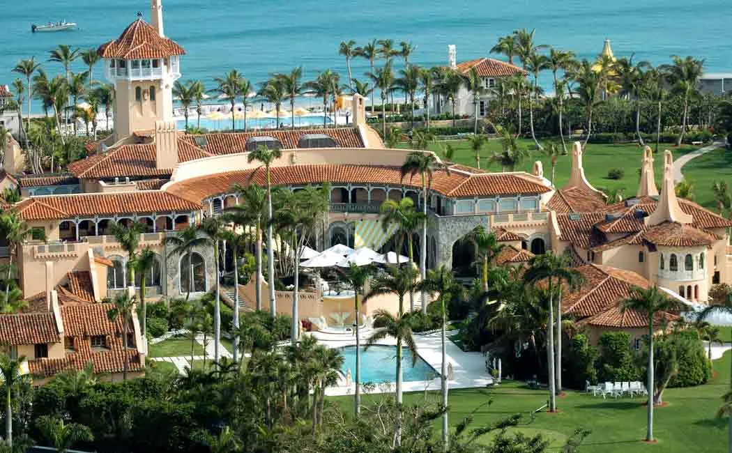 trump moves to Mar-a-Lago residence