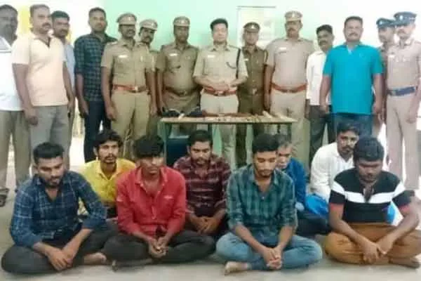 yougesters helped to police for cuddalore district incident