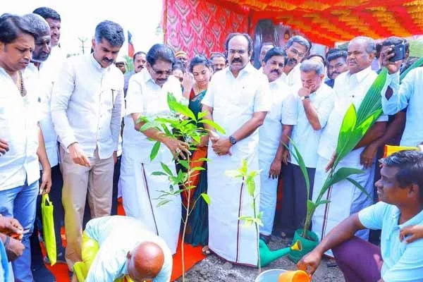 Ministers who started the event of setting up small shops