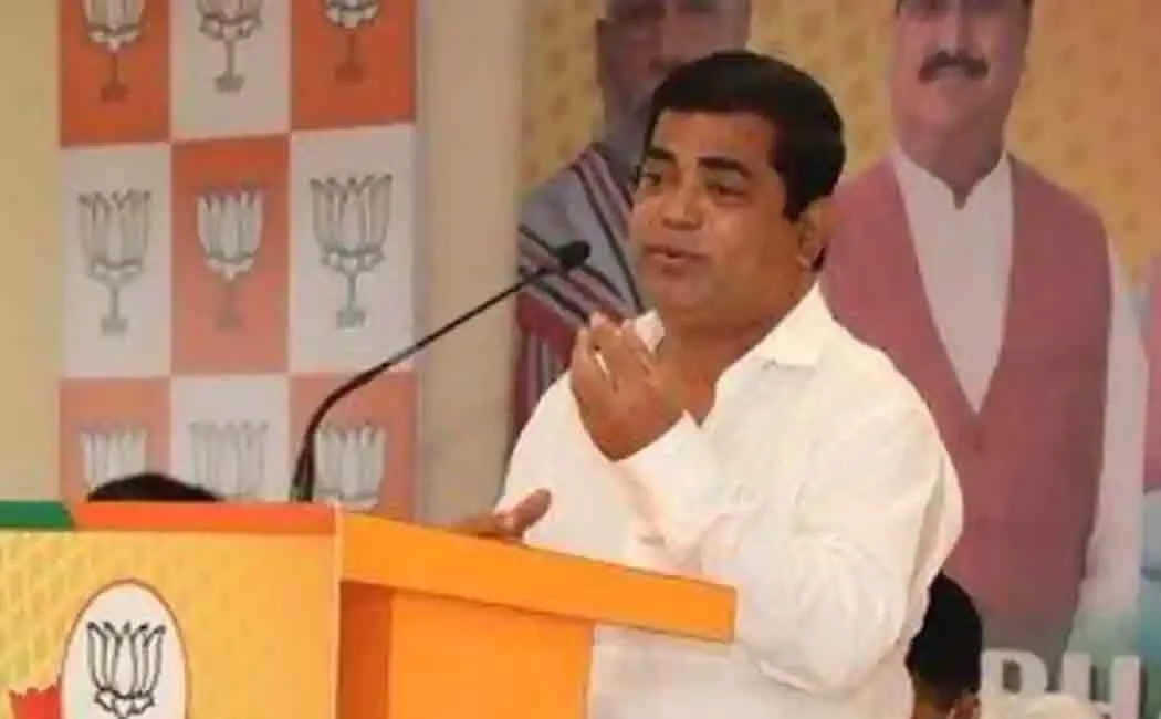 goa cm in trouble after whatsapp message