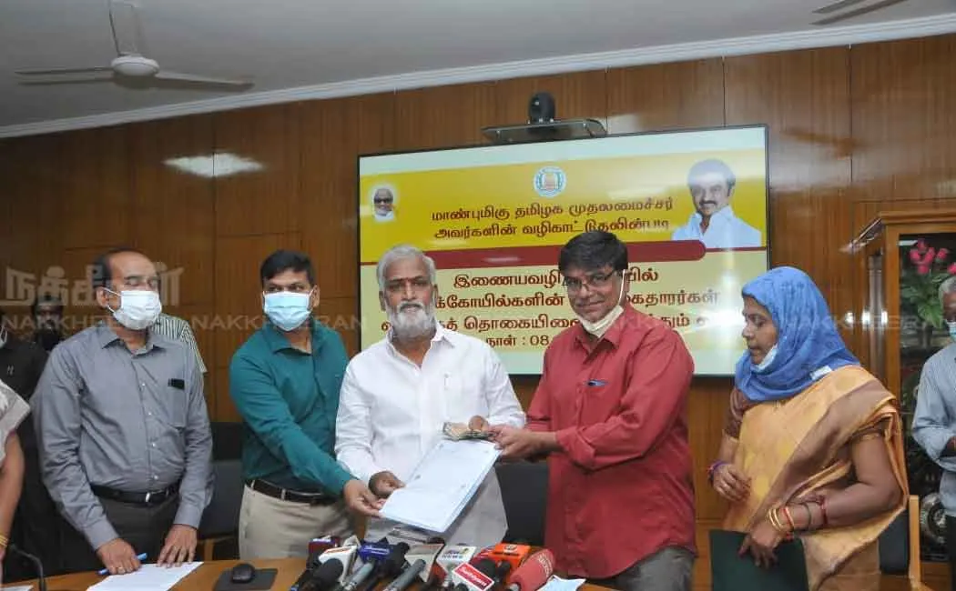It is strange to oppose the Tamil Nadu government without opposing the Union government