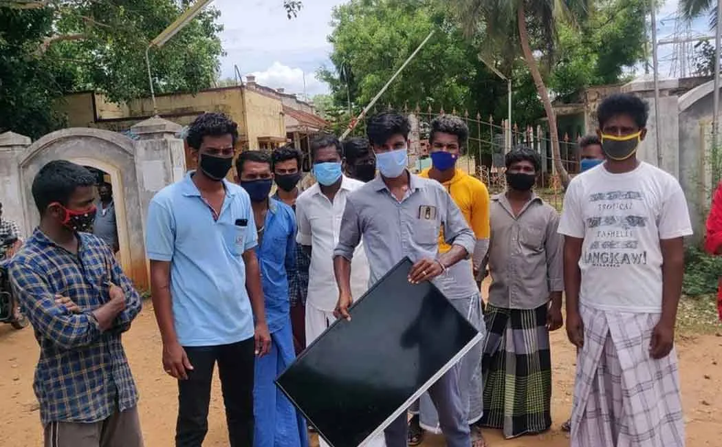 Low electrical pressure; The youths who besieged the electricity office