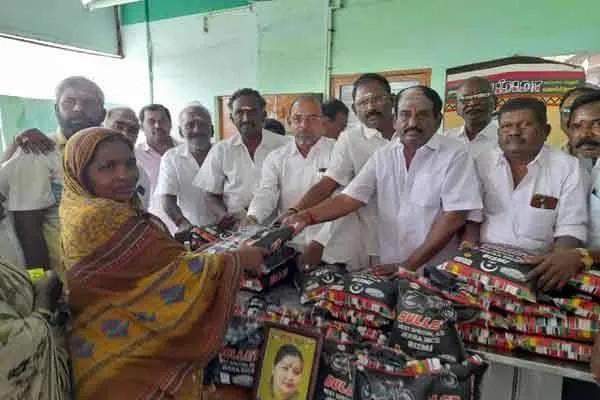 ramzan celebration admk provided welfare assistance gives to public