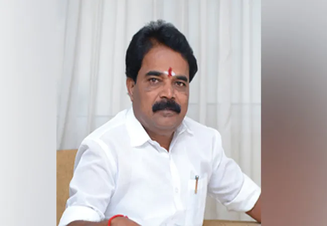 Anti-corruption check at Ilangovan's house - cash, kilos of gold, silver found!