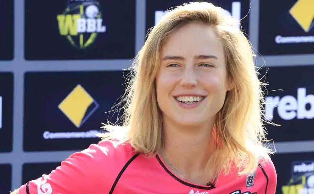 ellyse perry becomes first cricketer to score 1000 runs and pick 100 wickets in t20 cricket