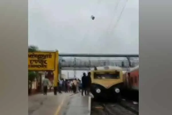 Train service affected between Chennai gummidipoondi Passenger distress