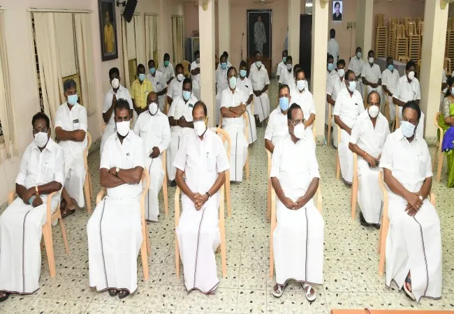 tn assembly opposition party leader decide admk mlas meeting 