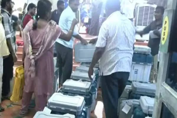 Strong room CCTV camera malfunction; Sensation in Erode