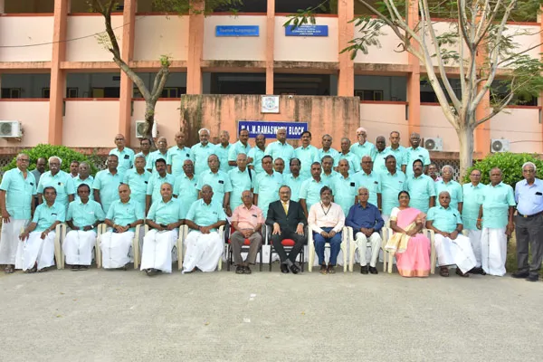 Ex-students who celebrated Golden Jubilee with their families at annamalai university