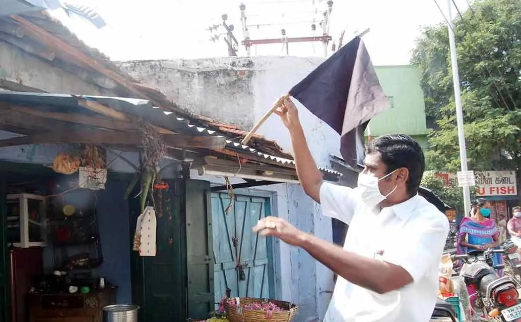 People condemn for turning a one way road!