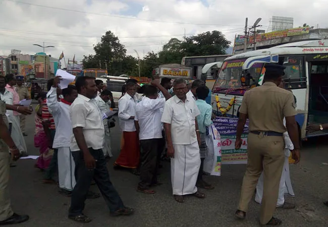 vellore district farmers strike tamilnadu government 