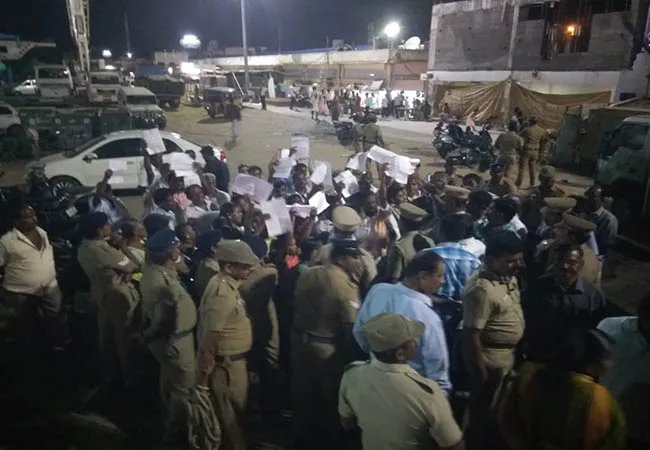 salem to chennai high ways project issue farmers strike at salem old busstand 