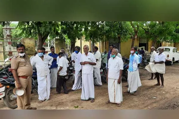 Farmers rally at Consumer Goods Corporation office demanding setting up of direct paddy procurement center