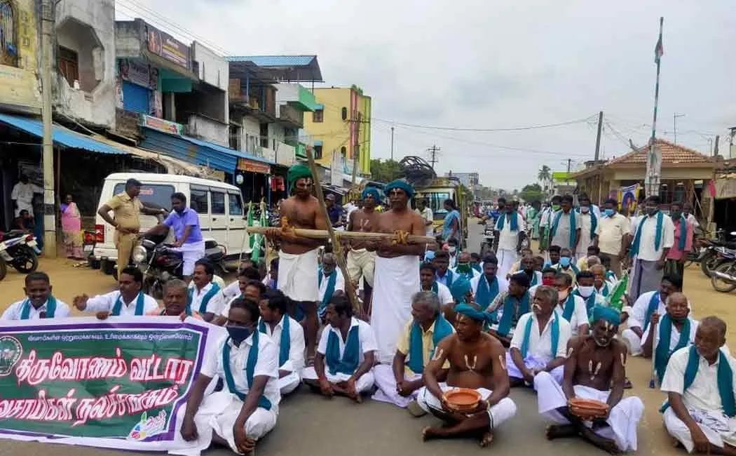 farmers at tanjore  central government farmers bill 