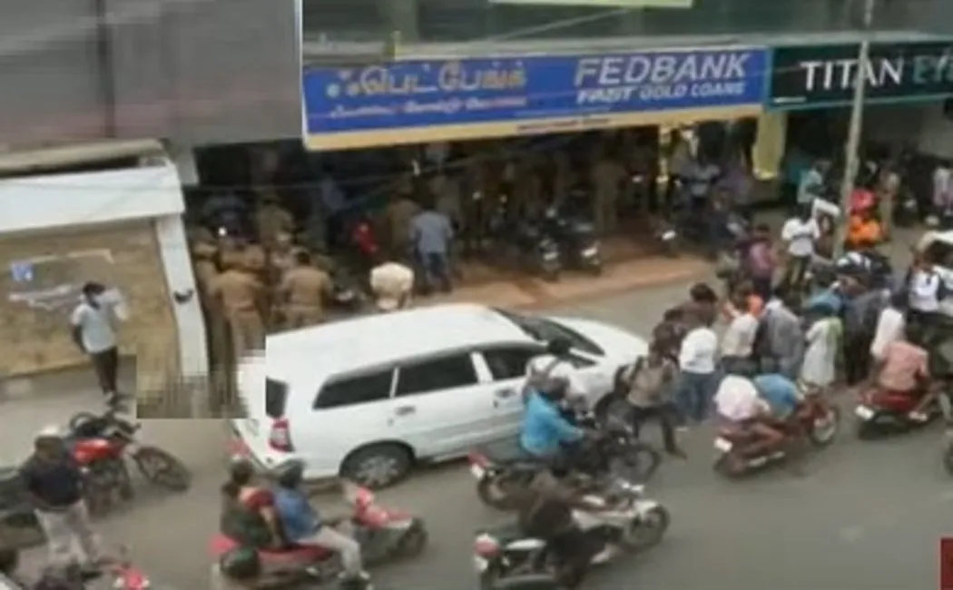 Jewelery robbery in Chennai bank!