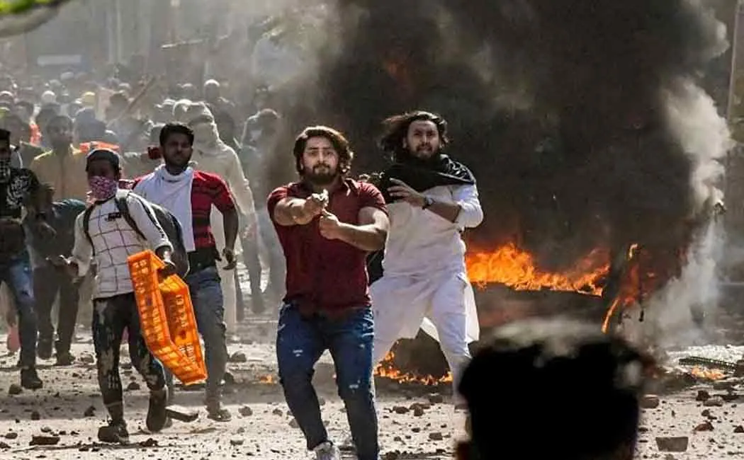 red shirt man arrested by police in in delhi