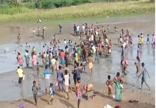 cuddalore district lake fish peoples police coronavirus lockdown 
