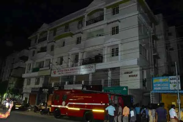 trichy cantonment multi floor fire incident elder couple rescue fire department 