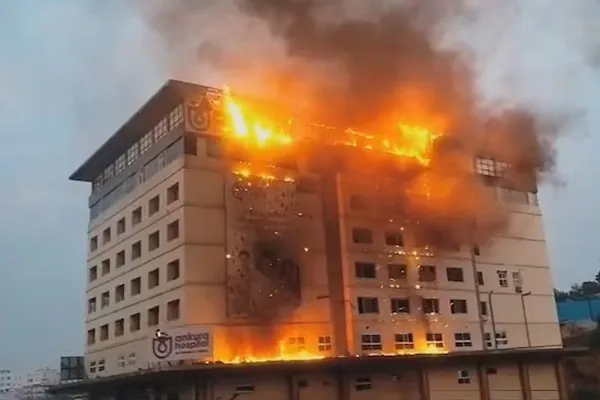 A terrible fire in a private hospital in hyderabad