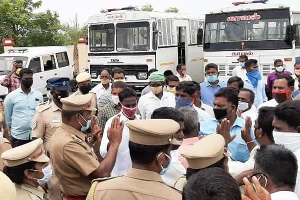 Fishermen blockade demanding action on shrink net users!