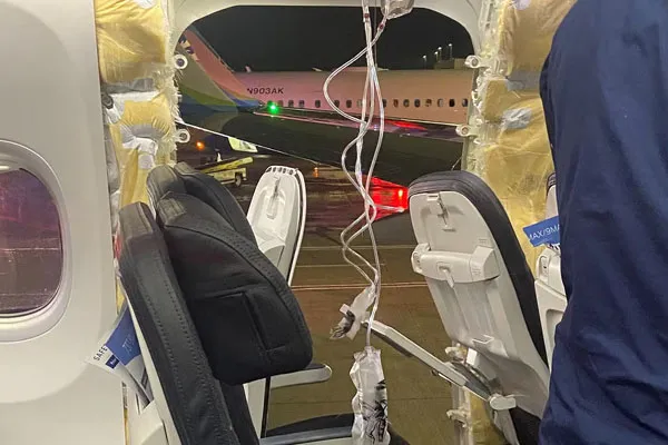 Mid-air mishap and Screaming airline passengers in america