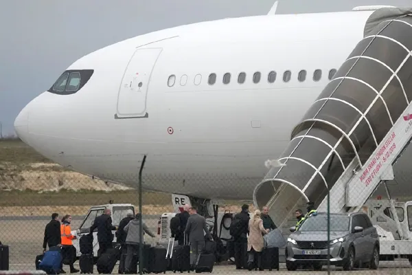 Landed plane arrived in India from france