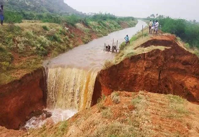  The sudden collapse of the canal ...  Damage to farmlands dindigul district 