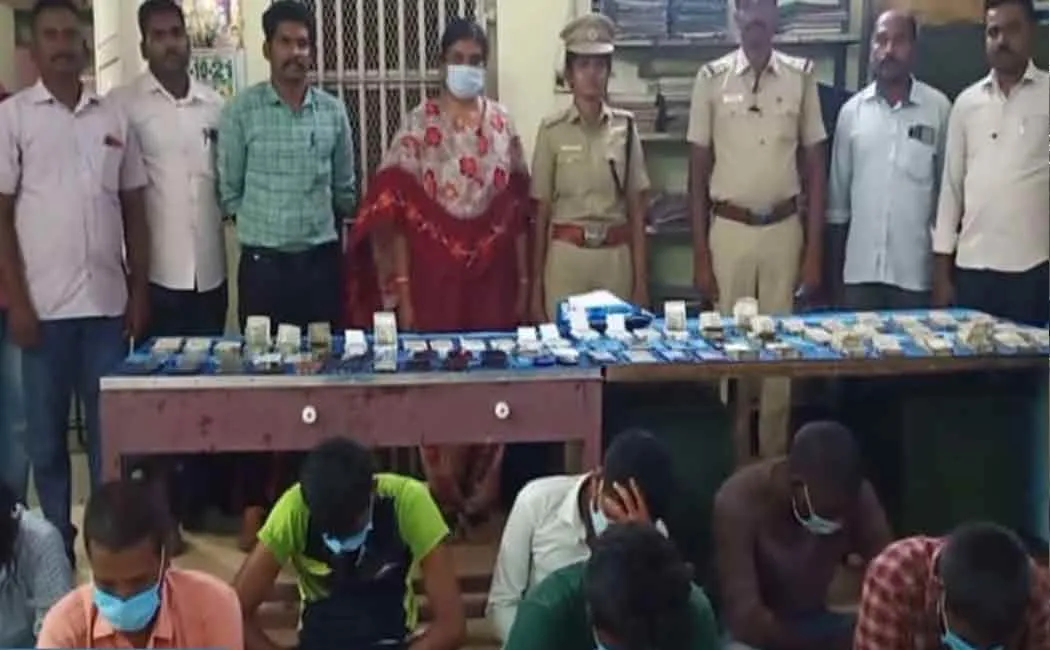 9 arrested for gambling