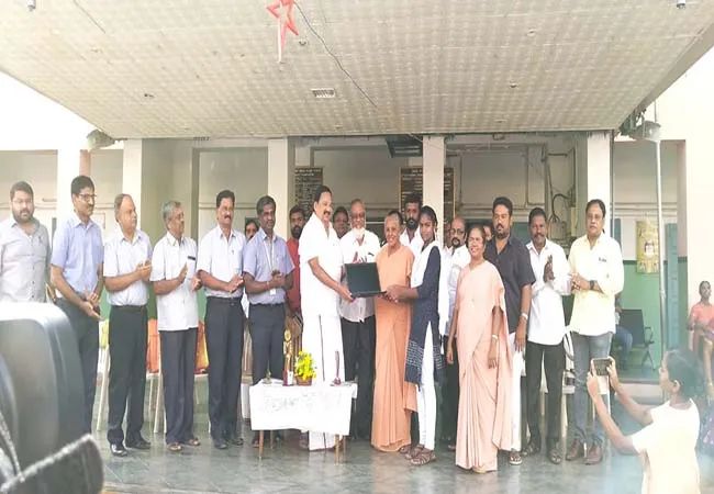 ranipet district dmk party mla gandhi provide laptop 100 students 