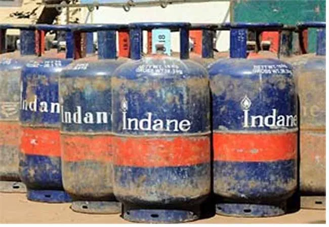 hotels, food shops using gas cylinder price increase 