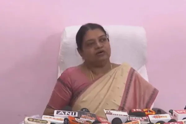Minister Geeta Jeevan crictized seeman