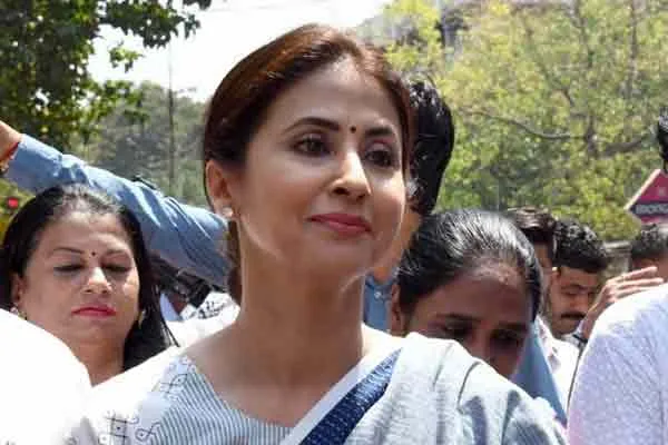 urmila matondkar joins shivsena