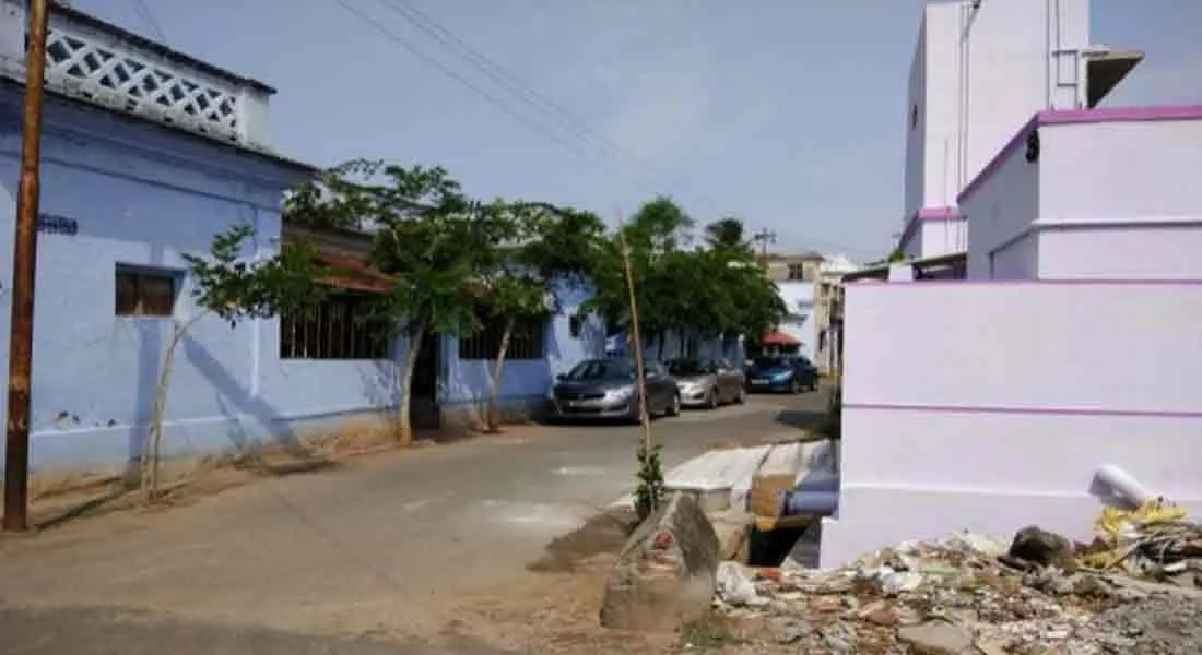  Skull in front of houses ... People fear in Palani