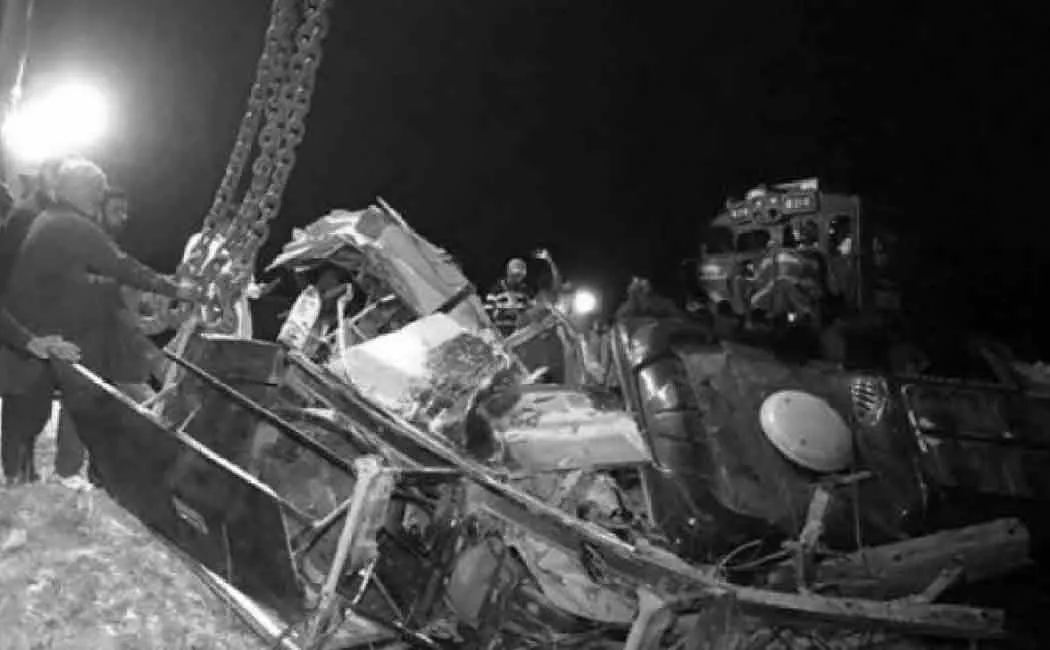 pakistan train accident