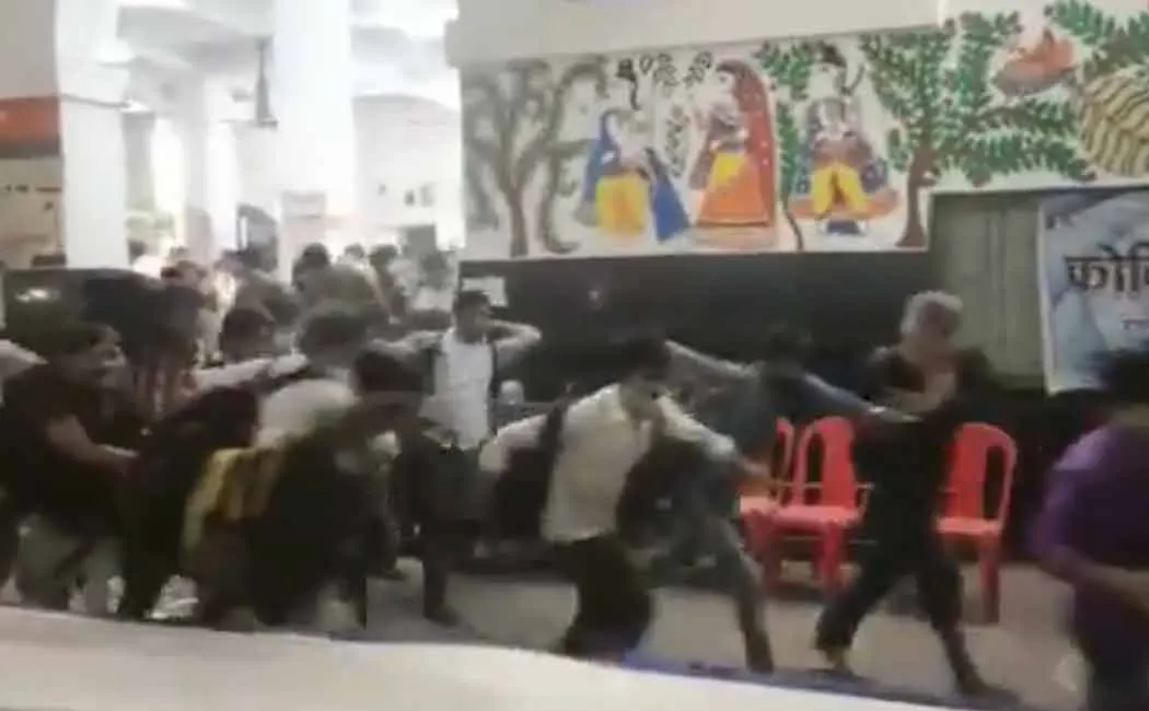 people in bihar run away from railway station to skip covid test