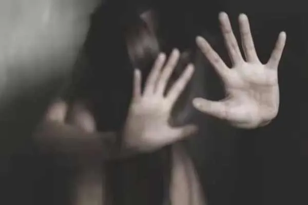 public beat up the teacher who misbehaved with the students