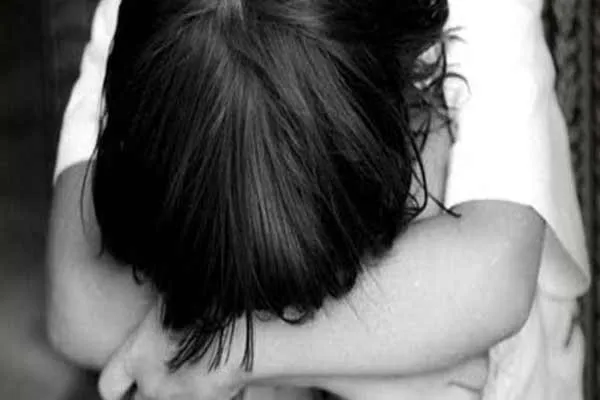 Headmistress expels student who asked for a napkin while menstruating in classroom